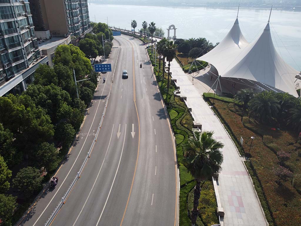 沿江大道刷黑工程